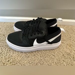 Nike- Platform Sneakers